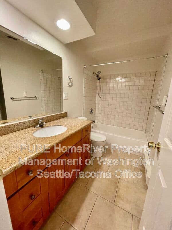 Seattle Condo: 3047 SW Avalon Way
