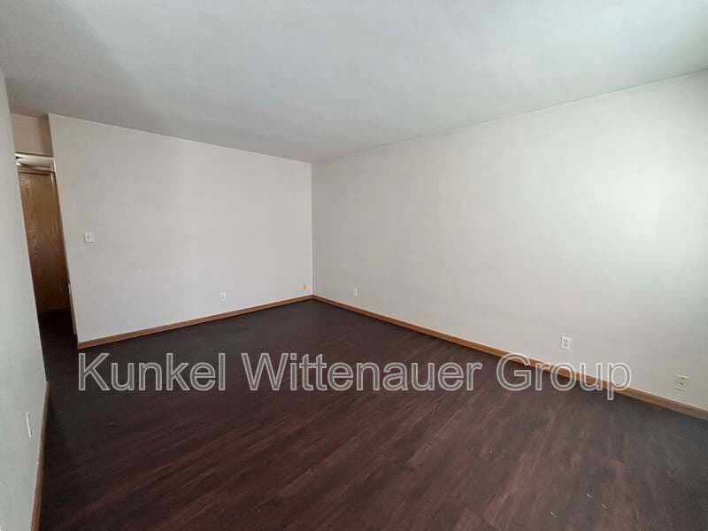 Swansea Condo: 1803-4 Jamestown Road
