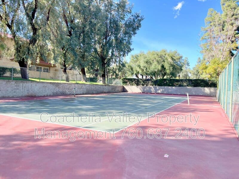 Palm Springs Condo: 2860 N Los Felices Rd