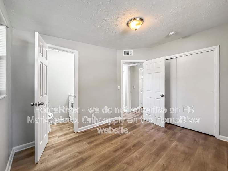 Jacksonville House: 4231 Sabine Dr