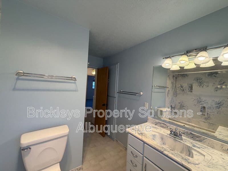 Albuquerque House: 7121 Edwina Ave NE
