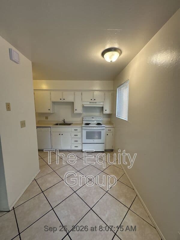 Exeter Condo: 310 North Orange Ave