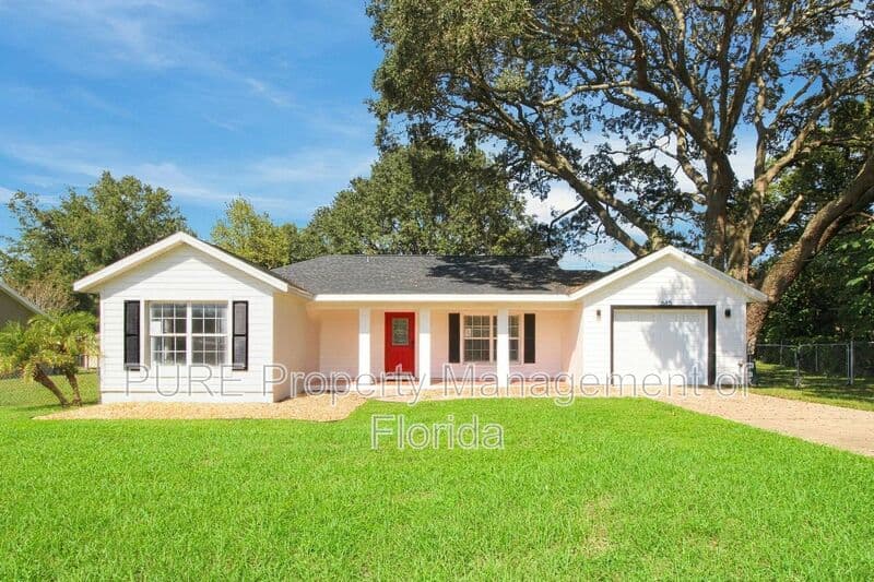 Ocala House: 645 NW 65th St