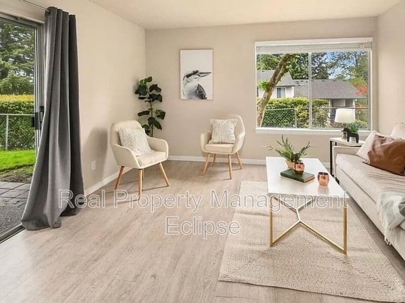 Seattle Condo: 17431 Ambaum Blvd S