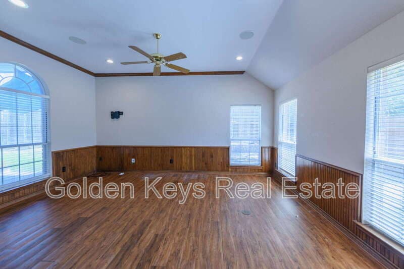 Hurst House: 3120 Steve Dr