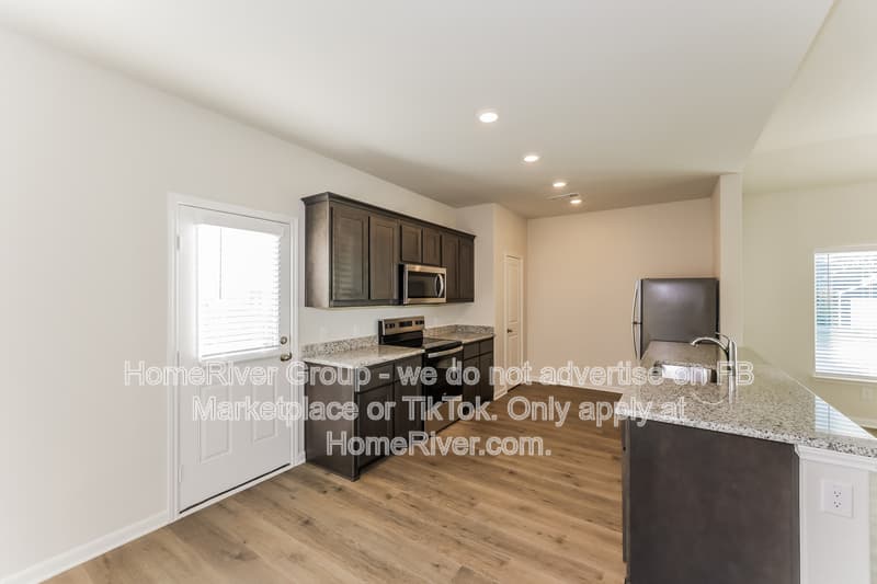 Dallas House: 6569 Crosswood Ln