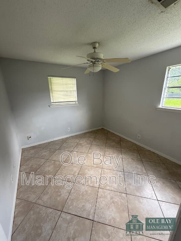 Mobile House: 6201 Three Notch Rd