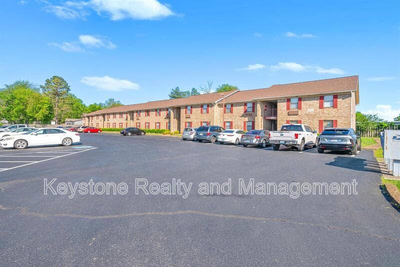Hopkinsville Apartment: 102 Laurel Cove Drive