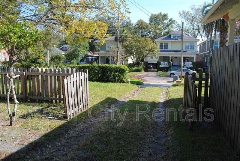 Jacksonville House: 2729 Oak Street
