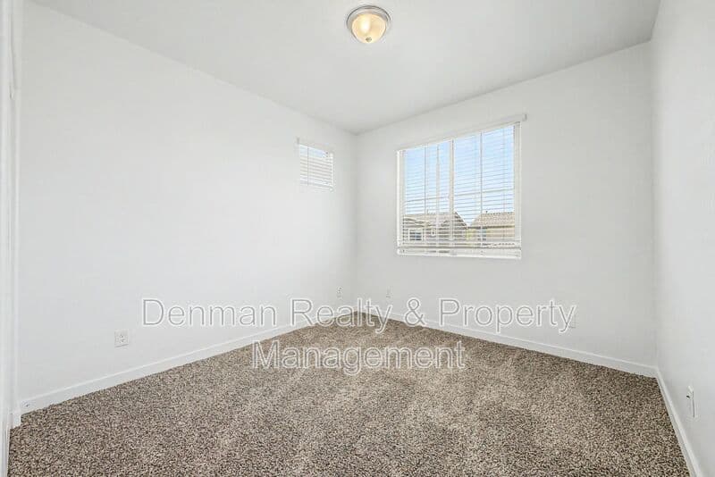 Avondale House: 10984 W. Pierce Street