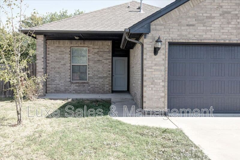 Yukon House: 7804 Meadow Lake Dr