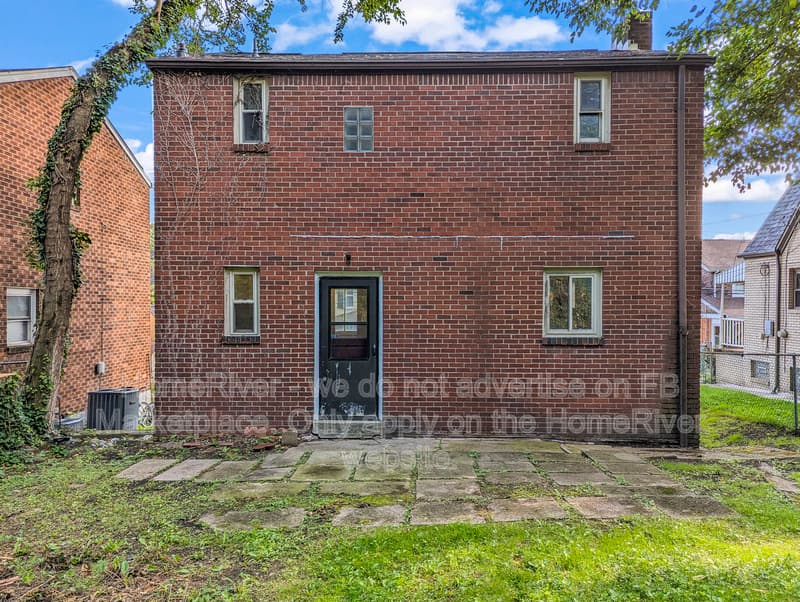 Mc Kees Rocks House: 917 Liberty St