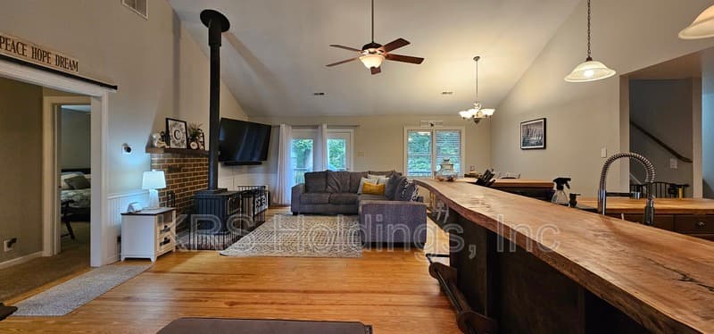 Williamsburg House: 107 Pleasant Point