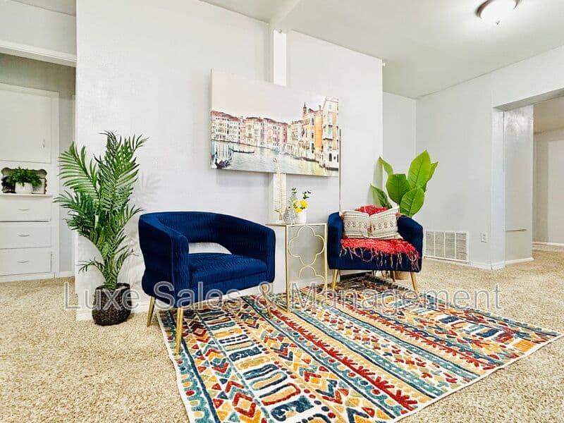 Del City House: 4220 SE 25th St