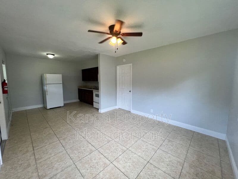 Lake Worth Condo: 4820 Maine St
