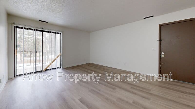 Bismarck House: 201 E Arbor-104E