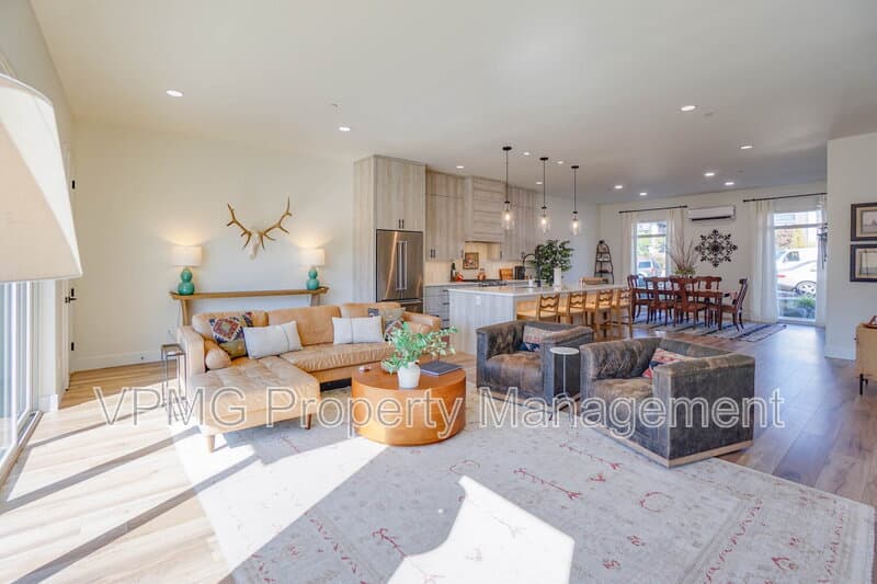 Camas Townhome: 4733 Southeast Ascension Drive