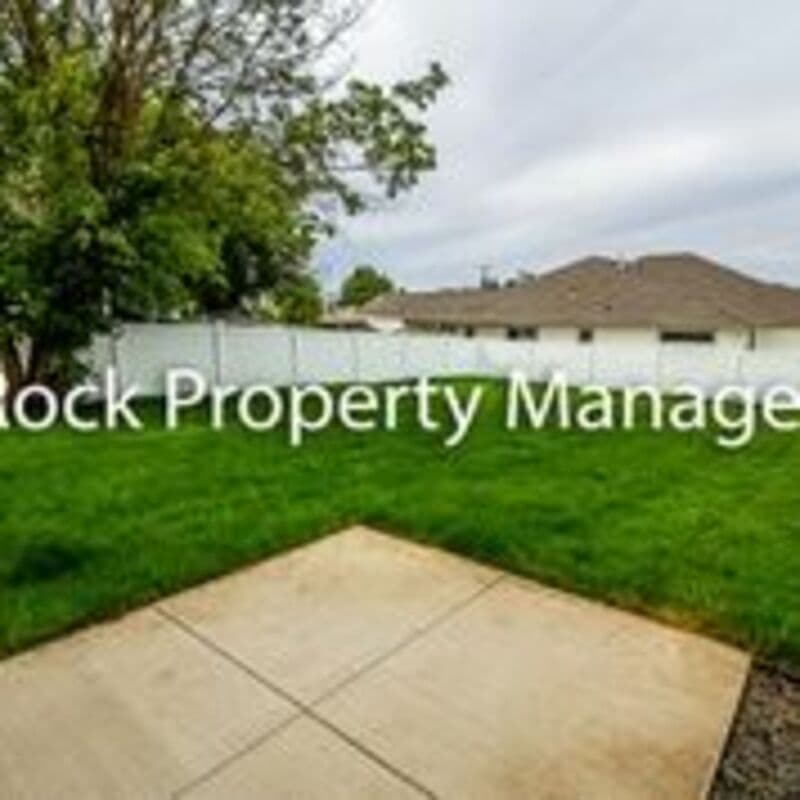 Spokane Valley Condo: 2009 North Flora Road