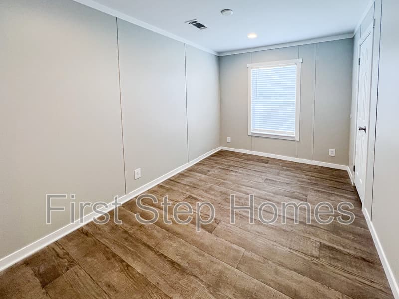 Tyler House: 1021 Conchas St