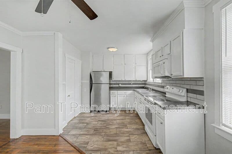 Savannah House: 815-B East 32nd Street--Upper