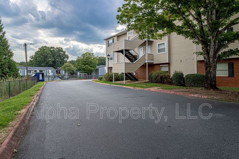 Greenville Condo: 2601 Duncan Chapel Rd