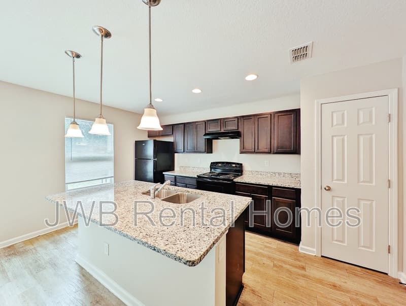 Jacksonville House: 8715 Samona Dr W