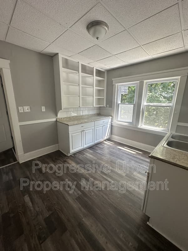 Cleveland Condo: 4609 Behrwald Avenue - Upstairs