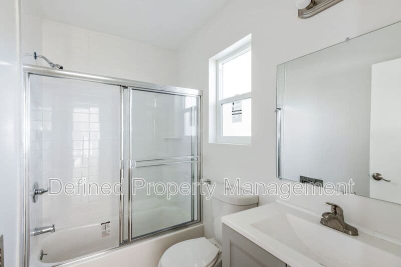 Los Angeles Ca 90019 Condo: 1408 S. St Andrews Place