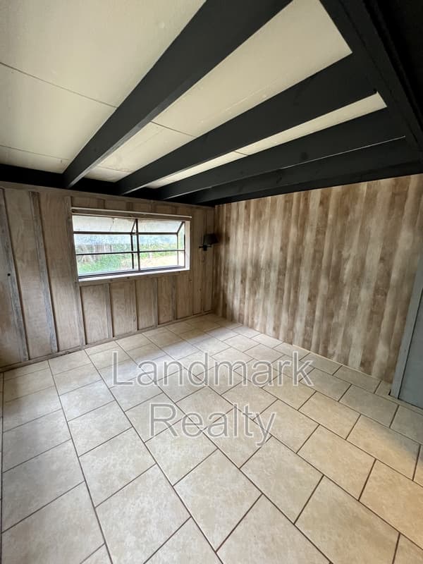 Warner Robins House: 116 Lake Front Drive