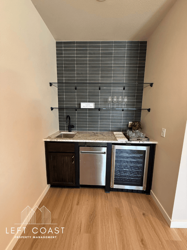 Newport Condo: 811-829 SW 13th Street - 815