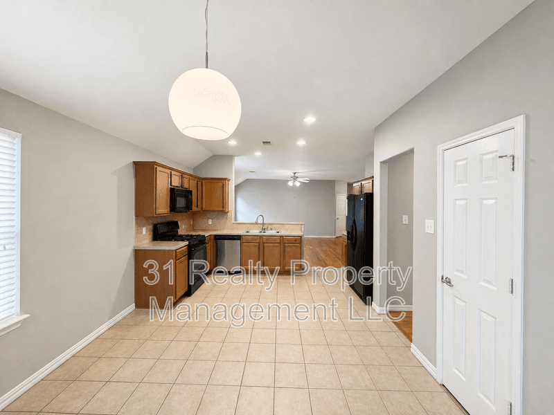 Fresno House: 2119 Hawthorne Brook