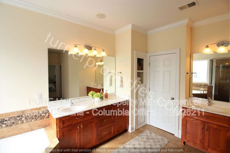 Columbia House: 395 Highland Point Drive