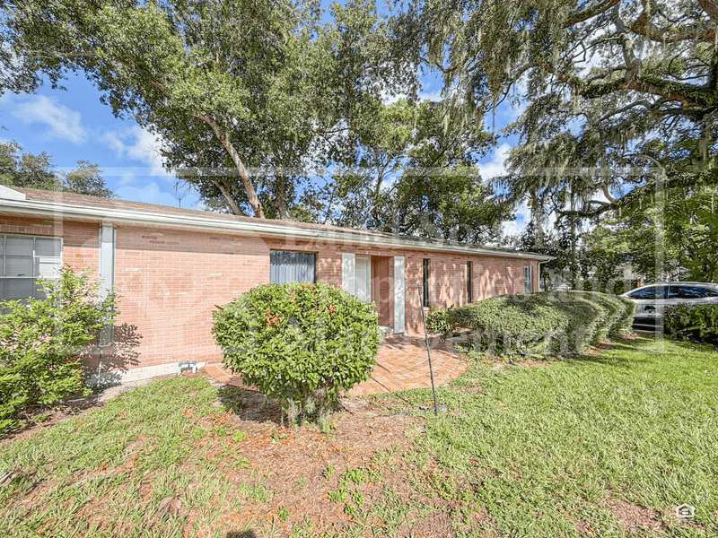 Lakeland House: 2417 Carolina Avenue