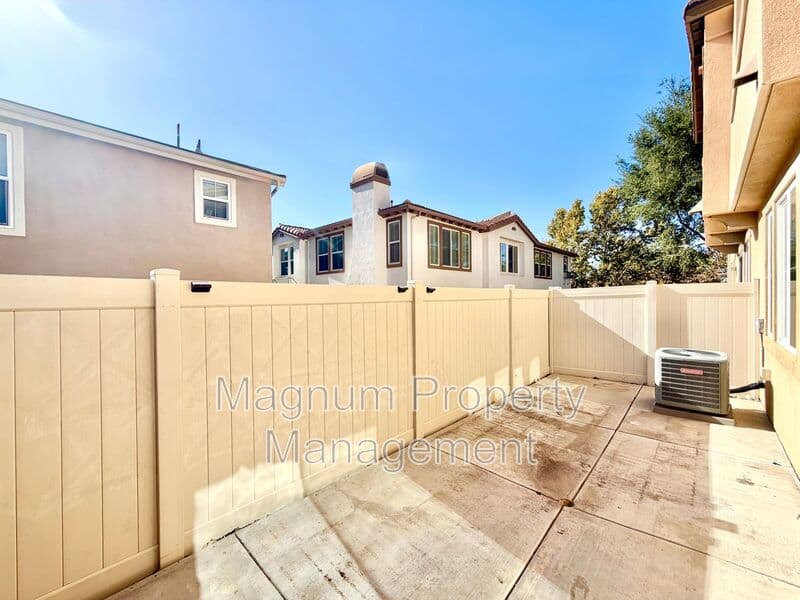 Temecula House: 28075 Calle Bonita