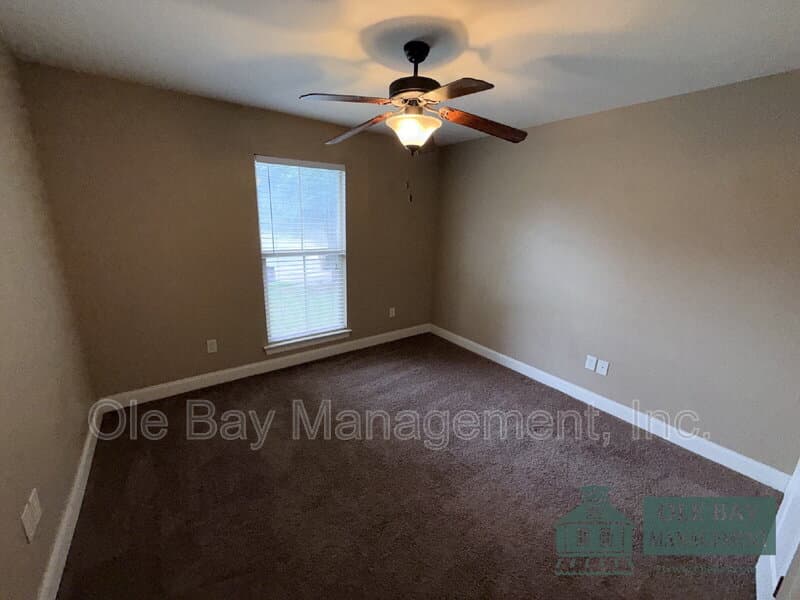 Mobile House: 18 Breydon Ct