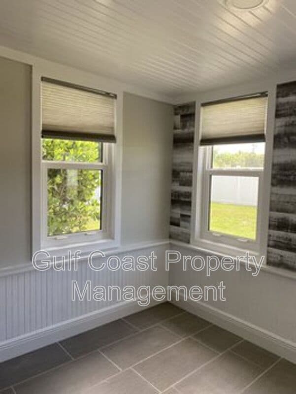Venice House: 232 Glen Oak Road