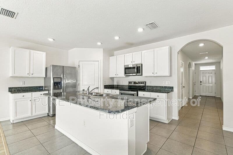 Ocala House: 4950 NE 15th Place