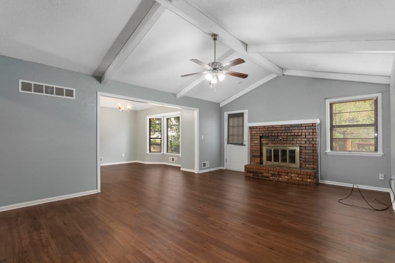 Lee's Summit House: 3513 NE Stanton St