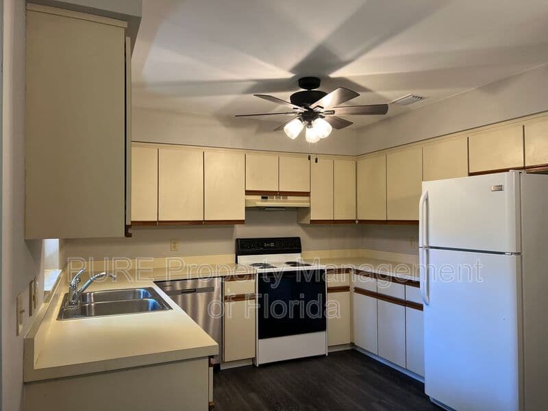 Ocala House: 3400 NE 44th Place