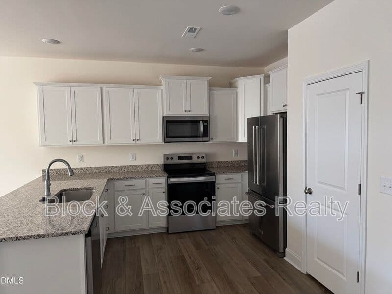 Wendell House: 460 La Maison Ave