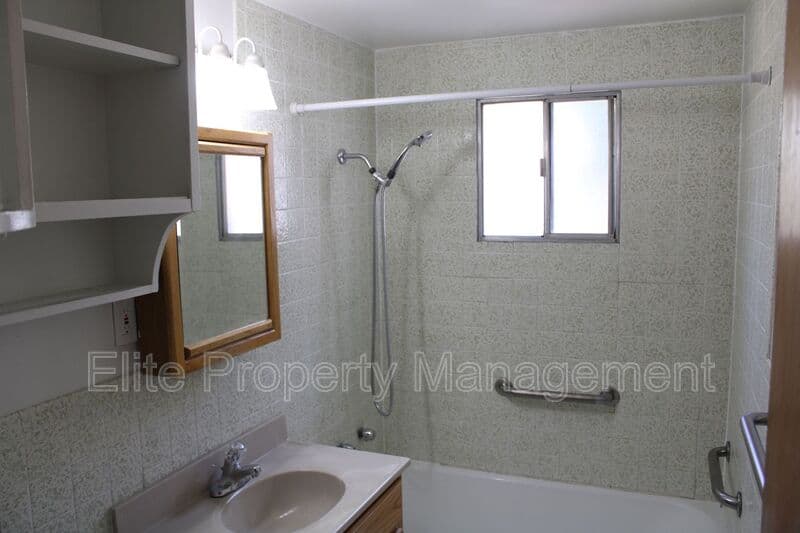 Pueblo House: 1514 Kickapoo Rd