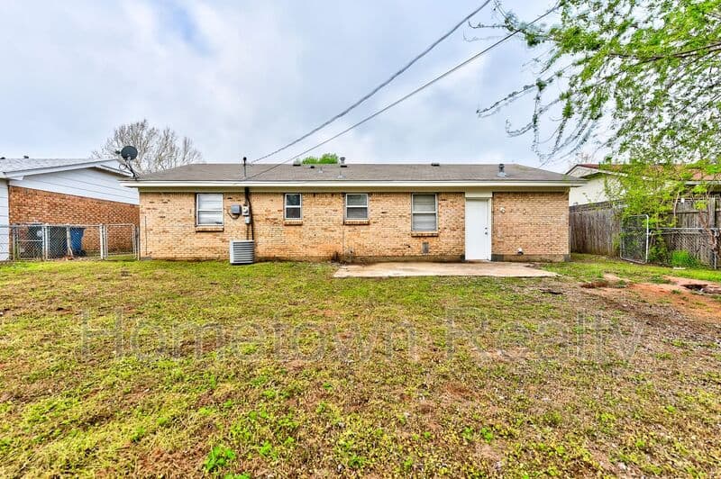 Midwest City House: 1308 McDonald Drive
