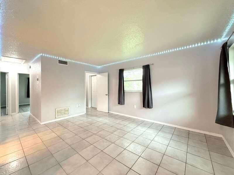 Largo Condo: 3716 137th Avenue North - B