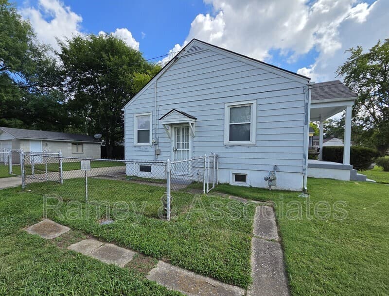 Louisville House: 1091 Bicknell Ave