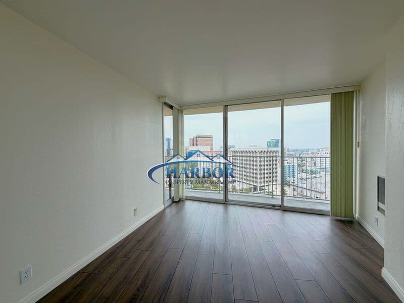 Long Beach Condo: 700 E. Ocean Blvd.