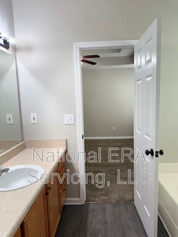 Hampton House: 2034 Elm Grove Ln