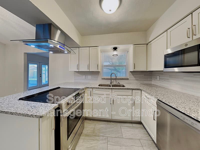 Altamonte Springs House: 600 Stanford Dr