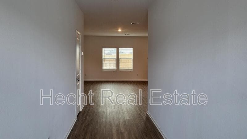 San Marcos House: 348 Geode Glen