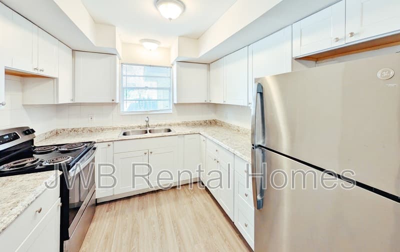 Jacksonville House: 2932 Searchwood Dr