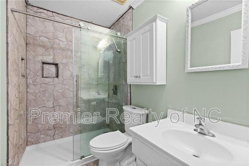 Rural Hall House: 5905 Stanleyville Dr